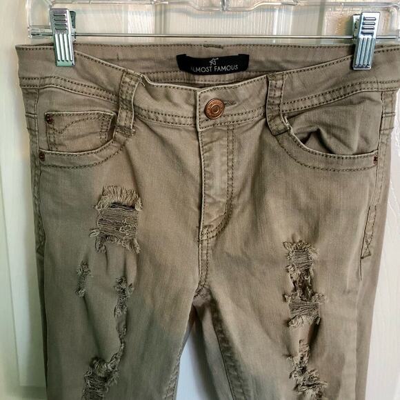 Almost Famous Brown Khaki Distressed Skinny Jeans - Junior's 5 - Picture 2 of 6